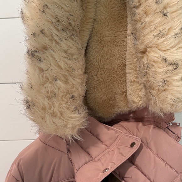 Women's Mauve Puffer Jacket with Faux Fur Trim - Picture 9 of 12